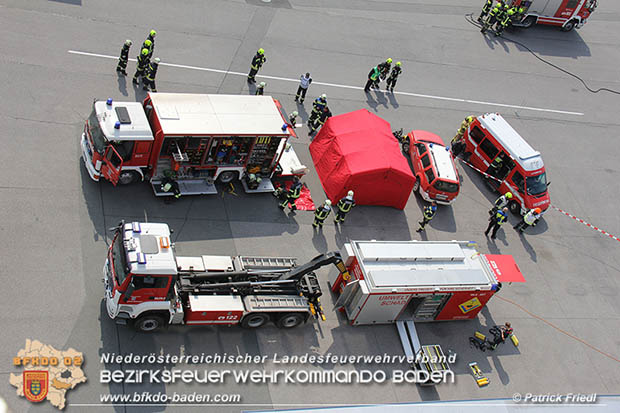 Schadstoffübung "Medium 2017" bei der Firma Hofer KG - Zentrallager Trumau Foto: Patrick Friedl FF Möllersdorf