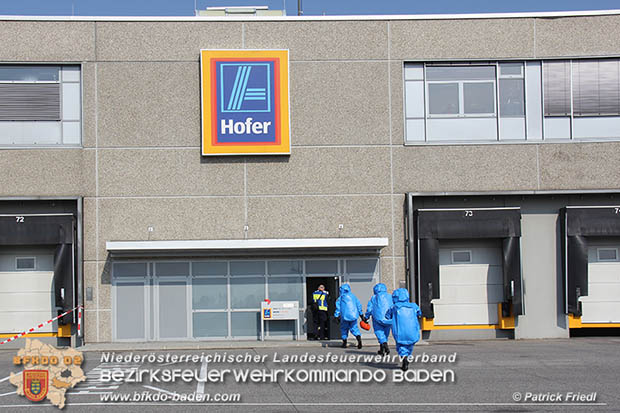 Schadstoffübung "Medium 2017" bei der Firma Hofer KG - Zentrallager Trumau  Foto: Patrick Friedl FF Möllersdorf