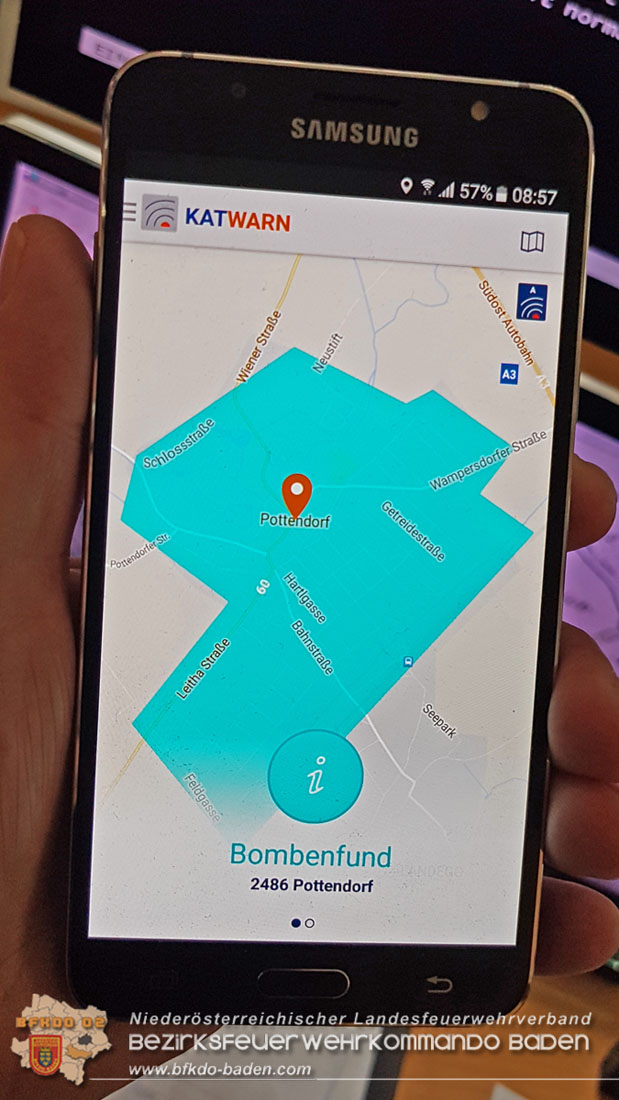 20170726 Erstmalig wurde die neue KATWARN-App nach Kriegsreliktenfund im Schloss Park Pottendorf eingesetzt  Foto: Stefan Schneider BFK Baden