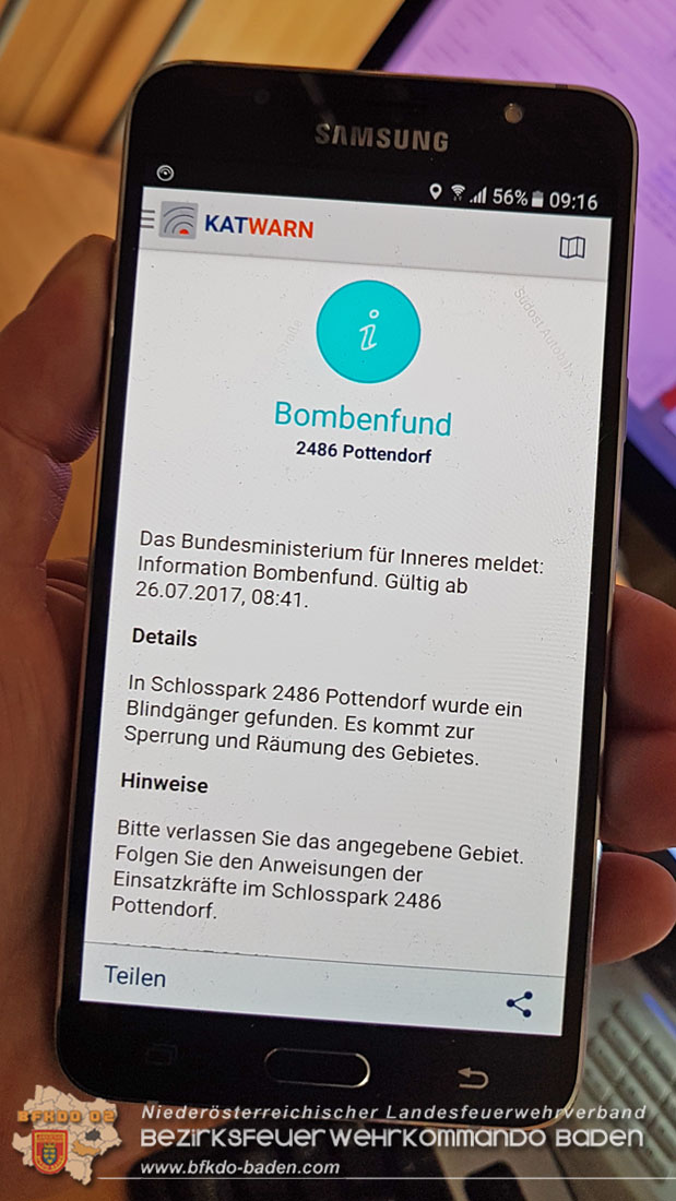 20170726 Erstmalig wurde die neue KATWARN-App nach Kriegsreliktenfund im Schloss Park Pottendorf eingesetzt  Foto: Stefan Schneider BFK Baden