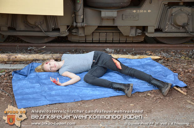20170930 Grossuebung Pkw gegen Personenzug in St.Veit a.d.Triesting  Foto: © Guenter Pretl FF St. Veit