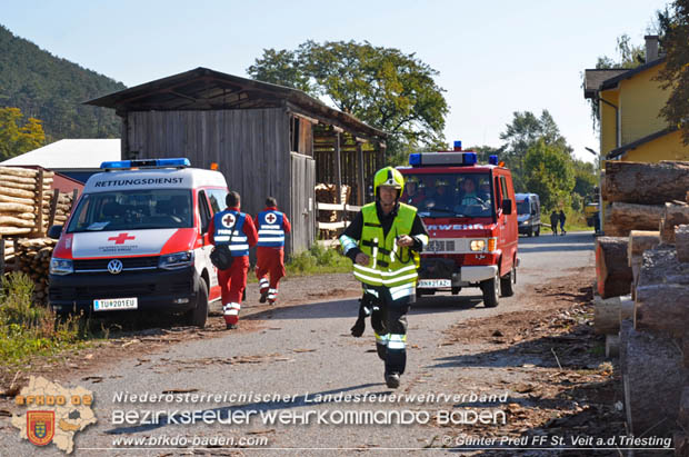20170930 Grossuebung Pkw gegen Personenzug in St.Veit a.d.Triesting  Foto: © Guenter Pretl FF St. Veit