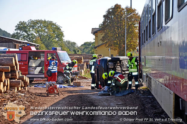 20170930 Grossuebung Pkw gegen Personenzug in St.Veit a.d.Triesting  Foto: © Guenter Pretl FF St. Veit
