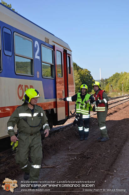 20170930 Grossuebung Pkw gegen Personenzug in St.Veit a.d.Triesting  Foto: © Guenter Pretl FF St. Veit