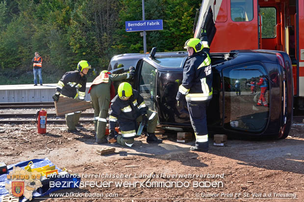 20170930 Grossuebung Pkw gegen Personenzug in St.Veit a.d.Triesting  Foto: © Guenter Pretl FF St. Veit