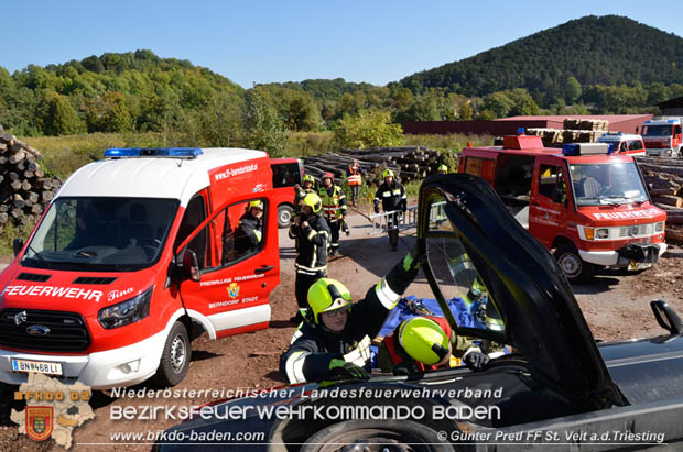 20170930 Grossuebung Pkw gegen Personenzug in St.Veit a.d.Triesting  Foto: © Guenter Pretl FF St. Veit