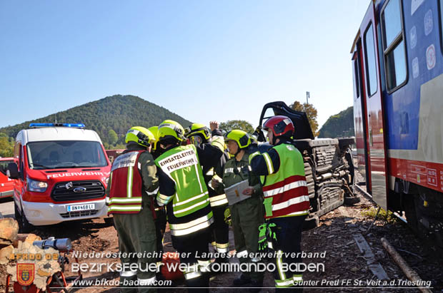 20170930 Grossuebung Pkw gegen Personenzug in St.Veit a.d.Triesting  Foto: © Guenter Pretl FF St. Veit