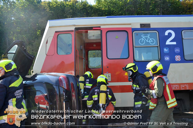 20170930 Grossuebung Pkw gegen Personenzug in St.Veit a.d.Triesting  Foto: © Guenter Pretl FF St. Veit