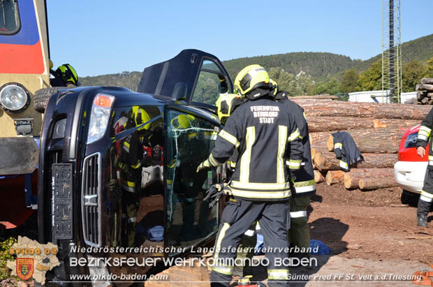 20170930 Grossuebung Pkw gegen Personenzug in St.Veit a.d.Triesting  Foto: © Guenter Pretl FF St. Veit