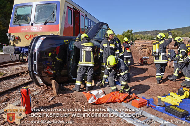 20170930 Grossuebung Pkw gegen Personenzug in St.Veit a.d.Triesting  Foto: © Guenter Pretl FF St. Veit