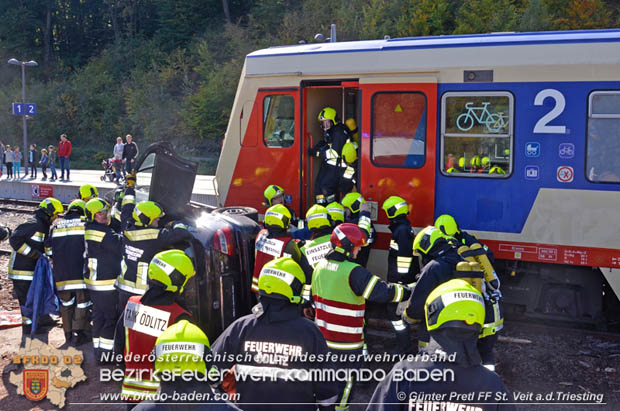 20170930 Grossuebung Pkw gegen Personenzug in St.Veit a.d.Triesting  Foto: © Guenter Pretl FF St. Veit