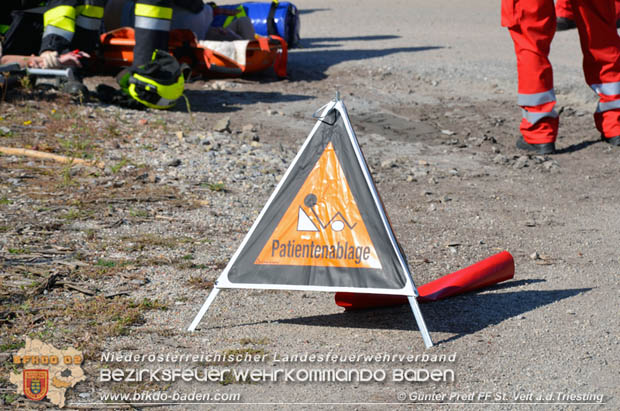 20170930 Grossuebung Pkw gegen Personenzug in St.Veit a.d.Triesting  Foto: © Guenter Pretl FF St. Veit