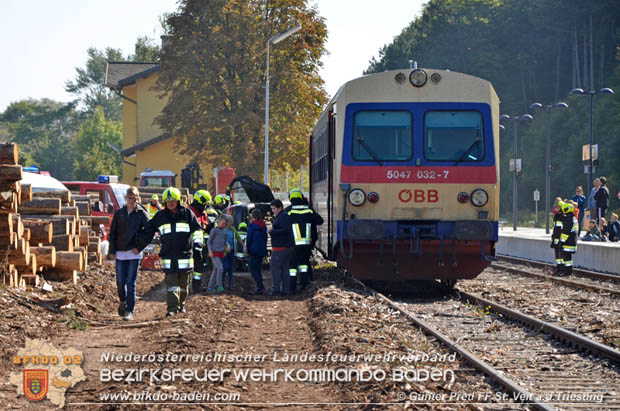 20170930 Grossuebung Pkw gegen Personenzug in St.Veit a.d.Triesting  Foto: © Guenter Pretl FF St. Veit