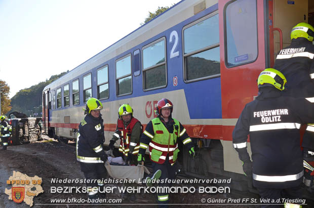 20170930 Grossuebung Pkw gegen Personenzug in St.Veit a.d.Triesting  Foto: © Guenter Pretl FF St. Veit