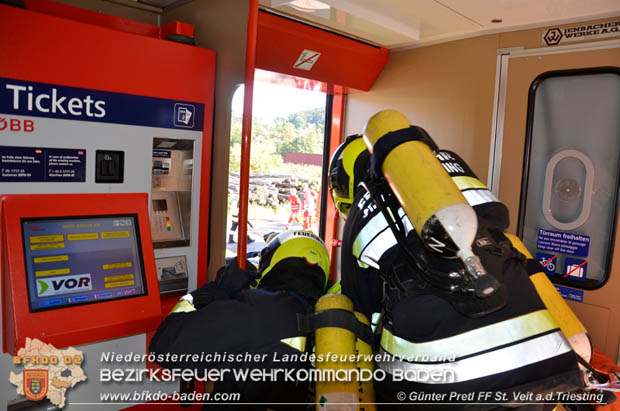 20170930 Grossuebung Pkw gegen Personenzug in St.Veit a.d.Triesting  Foto: © Guenter Pretl FF St. Veit