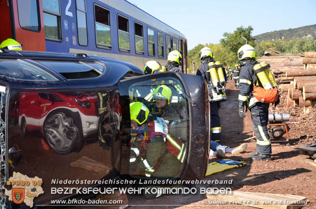 20170930 Grossuebung Pkw gegen Personenzug in St.Veit a.d.Triesting  Foto: © Guenter Pretl FF St. Veit