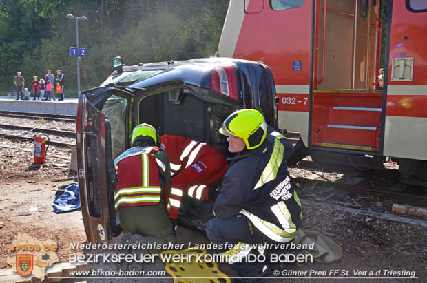 20170930 Grossuebung Pkw gegen Personenzug in St.Veit a.d.Triesting  Foto: © Guenter Pretl FF St. Veit