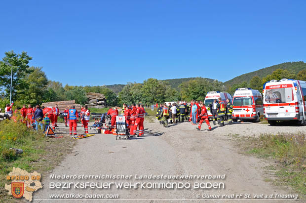 20170930 Grossuebung Pkw gegen Personenzug in St.Veit a.d.Triesting  Foto: © Guenter Pretl FF St. Veit