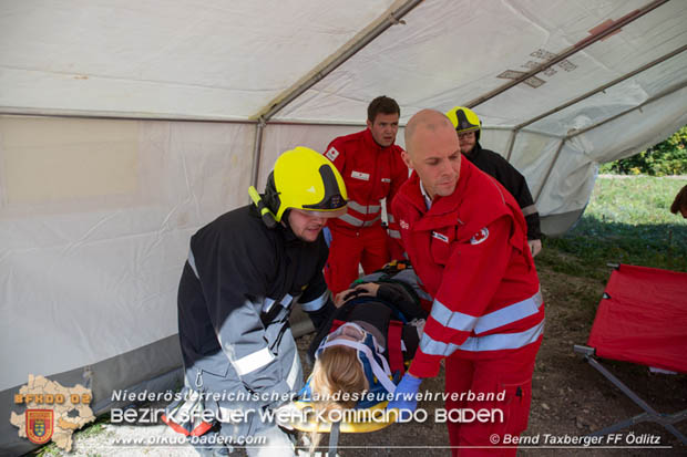 20170930 Grossuebung Pkw gegen Personenzug in St.Veit a.d.Triesting  Foto: © ASB Bernd Taxberger FF oedlitz