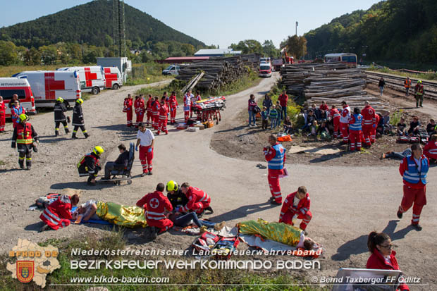 20170930 Grossuebung Pkw gegen Personenzug in St.Veit a.d.Triesting  Foto: © ASB Bernd Taxberger FF oedlitz
