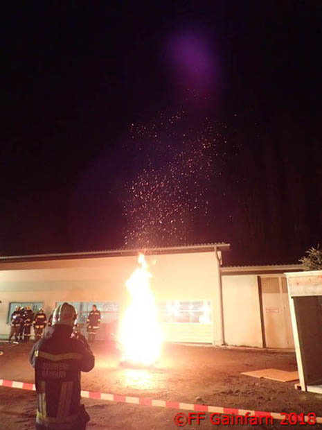 Schulung mit Realbrand-Szenario in Gainfarn  Foto: © Freiwillige Feuerwehr Gainfarn