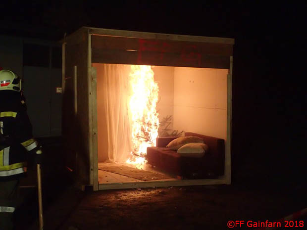 Schulung mit Realbrand-Szenario in Gainfarn  Foto: © Freiwillige Feuerwehr Gainfarn