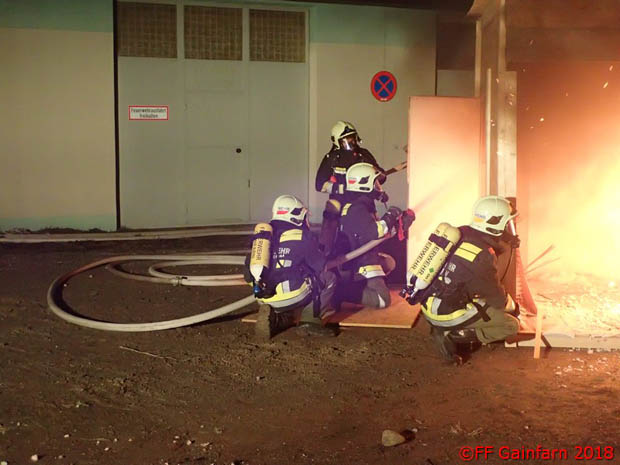 Schulung mit Realbrand-Szenario in Gainfarn  Foto: © Freiwillige Feuerwehr Gainfarn