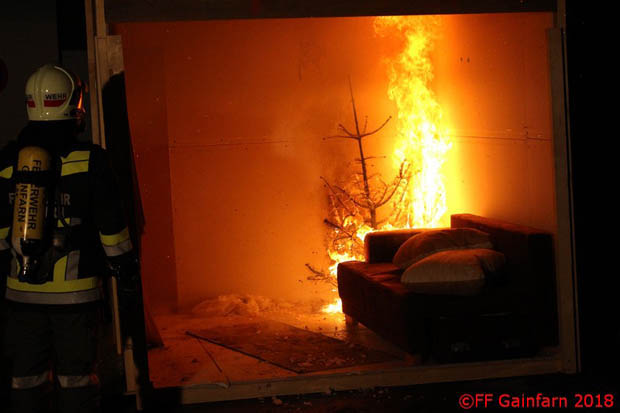 Schulung mit Realbrand-Szenario in Gainfarn  Foto: © Freiwillige Feuerwehr Gainfarn