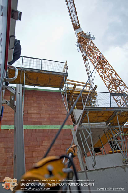 20180812 Höhenrettungsübung - Personenrrettung vom Turmdrehkran auf einer Baustelle in Baden Foto: Stefan Schneider FF Baden-Stadt 20180812 Höhenrettungsübung - Personenrrettung vom Turmdrehkran auf einer Baustelle in Baden Foto: Stefan Schneider FF Baden-Stadt