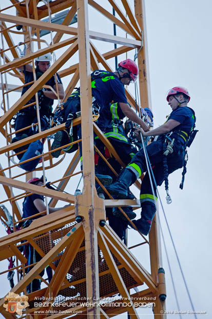 20180812 Höhenrettungsübung - Personenrrettung vom Turmdrehkran auf einer Baustelle in Baden Foto: Stefan Schneider FF Baden-Stadt 20180812 Höhenrettungsübung - Personenrrettung vom Turmdrehkran auf einer Baustelle in Baden Foto: Stefan Schneider FF Baden-Stadt