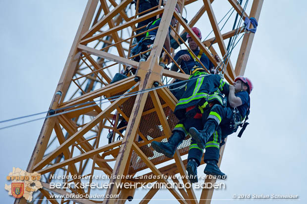 20180812 Höhenrettungsübung - Personenrrettung vom Turmdrehkran auf einer Baustelle in Baden Foto: Stefan Schneider FF Baden-Stadt 20180812 Höhenrettungsübung - Personenrrettung vom Turmdrehkran auf einer Baustelle in Baden Foto: Stefan Schneider FF Baden-Stadt