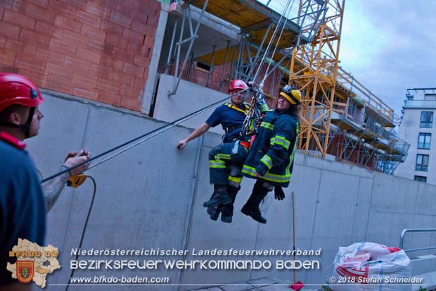20180812 Höhenrettungsübung - Personenrrettung vom Turmdrehkran auf einer Baustelle in Baden Foto: Stefan Schneider FF Baden-Stadt 20180812 Höhenrettungsübung - Personenrrettung vom Turmdrehkran auf einer Baustelle in Baden Foto: Stefan Schneider FF Baden-Stadt