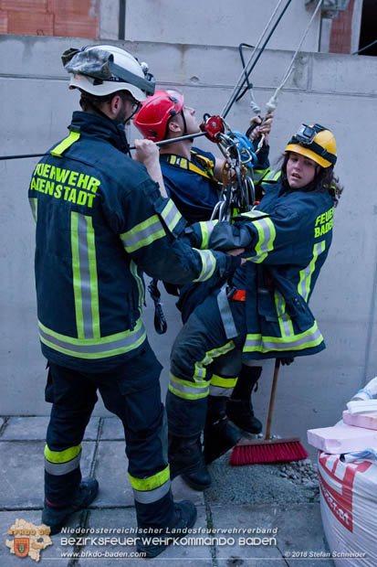 20180812 Höhenrettungsübung - Personenrrettung vom Turmdrehkran auf einer Baustelle in Baden Foto: Stefan Schneider FF Baden-Stadt 20180812 Höhenrettungsübung - Personenrrettung vom Turmdrehkran auf einer Baustelle in Baden Foto: Stefan Schneider FF Baden-Stadt
