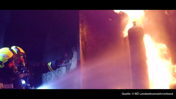 Kurzvideo Heissausbildung Stufe 4 © NÖ Landesfeuerwehrverband Kurzvideo Heissausbildung Stufe 4 © NÖ Landesfeuerwehrverband