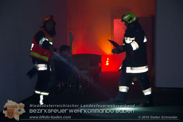 20181012 Realistische Brandeinsatzübung in Oberwaltersdorf  Foto: © Stefan Schneider