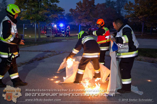 20181012 Realistische Brandeinsatzübung in Oberwaltersdorf  Foto: © Stefan Schneider
