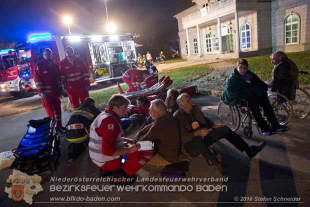 20181012 Realistische Brandeinsatzübung in Oberwaltersdorf  Foto: © Stefan Schneider
