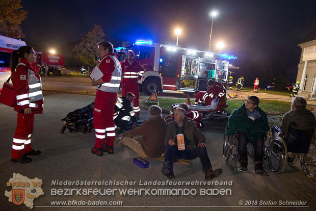 20181012 Realistische Brandeinsatzübung in Oberwaltersdorf  Foto: © Stefan Schneider