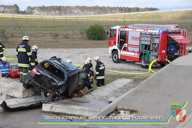 Großübung Tritolia19" Feuerwehrabschnitt Pottenstein am 06.April 2019  Fotos: ASB Markus Hackl u. ASB Bernd Taxberger AFKDO Pottenstein