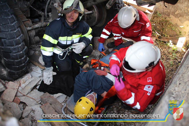 Großübung Tritolia19" Feuerwehrabschnitt Pottenstein am 06.April 2019  Fotos: ASB Markus Hackl u. ASB Bernd Taxberger AFKDO Pottenstein