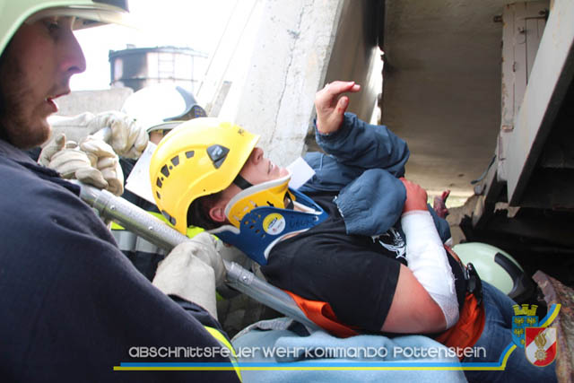 Großübung Tritolia19" Feuerwehrabschnitt Pottenstein am 06.April 2019  Fotos: ASB Markus Hackl u. ASB Bernd Taxberger AFKDO Pottenstein