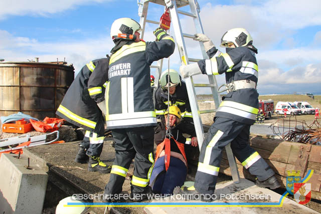 Großübung Tritolia19" Feuerwehrabschnitt Pottenstein am 06.April 2019  Fotos: ASB Markus Hackl u. ASB Bernd Taxberger AFKDO Pottenstein