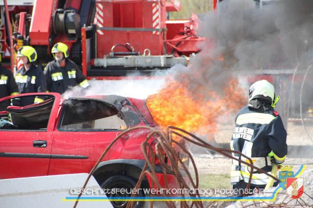 Großübung Tritolia19" Feuerwehrabschnitt Pottenstein am 06.April 2019  Fotos: ASB Markus Hackl u. ASB Bernd Taxberger AFKDO Pottenstein