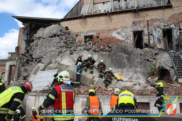 Großübung Tritolia19" Feuerwehrabschnitt Pottenstein am 06.April 2019  Fotos: ASB Markus Hackl u. ASB Bernd Taxberger AFKDO Pottenstein