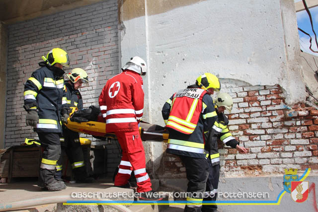 Großübung Tritolia19" Feuerwehrabschnitt Pottenstein am 06.April 2019  Fotos: ASB Markus Hackl u. ASB Bernd Taxberger AFKDO Pottenstein