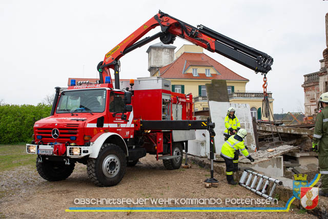 Großübung Tritolia19" Feuerwehrabschnitt Pottenstein am 06.April 2019  Fotos: ASB Markus Hackl u. ASB Bernd Taxberger AFKDO Pottenstein