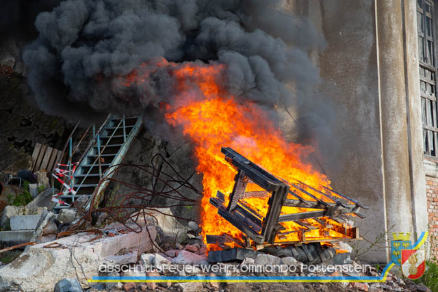 Großübung Tritolia19" Feuerwehrabschnitt Pottenstein am 06.April 2019  Fotos: ASB Markus Hackl u. ASB Bernd Taxberger AFKDO Pottenstein