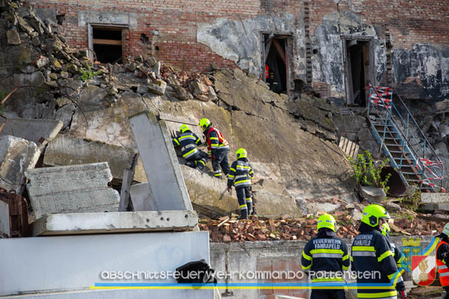 Großübung Tritolia19" Feuerwehrabschnitt Pottenstein am 06.April 2019  Fotos: ASB Markus Hackl u. ASB Bernd Taxberger AFKDO Pottenstein