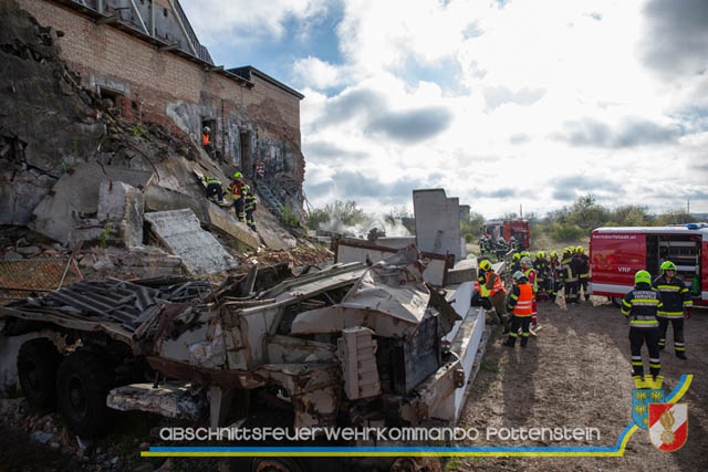 Großübung Tritolia19" Feuerwehrabschnitt Pottenstein am 06.April 2019  Fotos: ASB Markus Hackl u. ASB Bernd Taxberger AFKDO Pottenstein