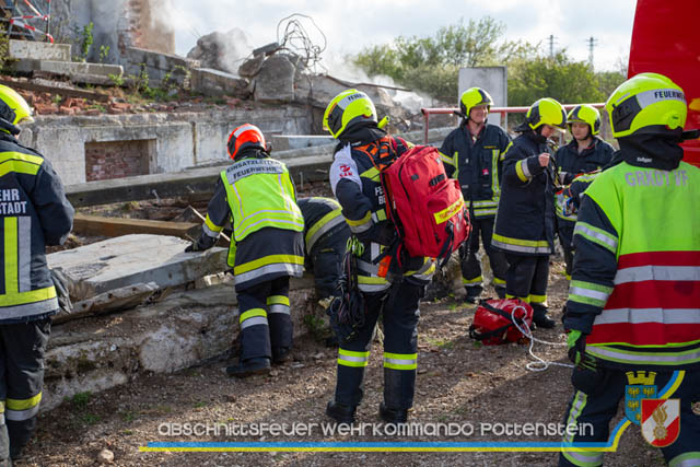 Großübung Tritolia19" Feuerwehrabschnitt Pottenstein am 06.April 2019  Fotos: ASB Markus Hackl u. ASB Bernd Taxberger AFKDO Pottenstein